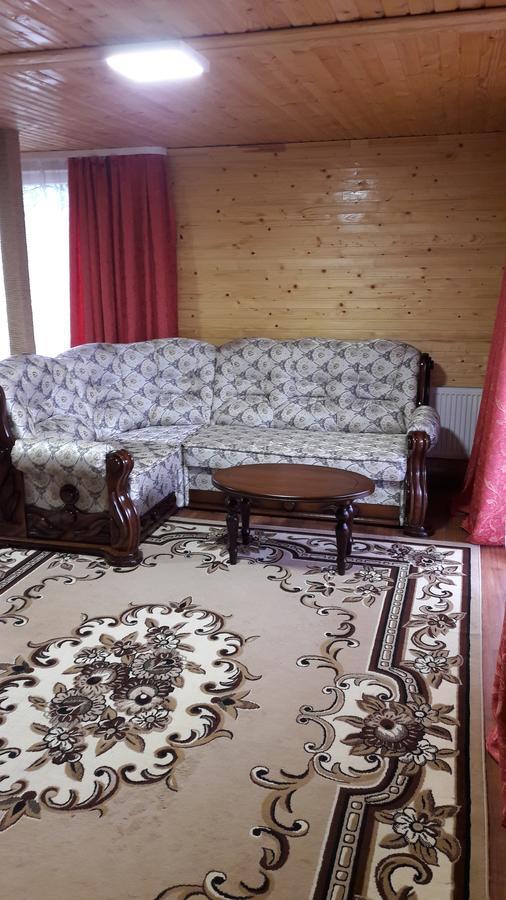 U Romana Jaremče Esterno foto