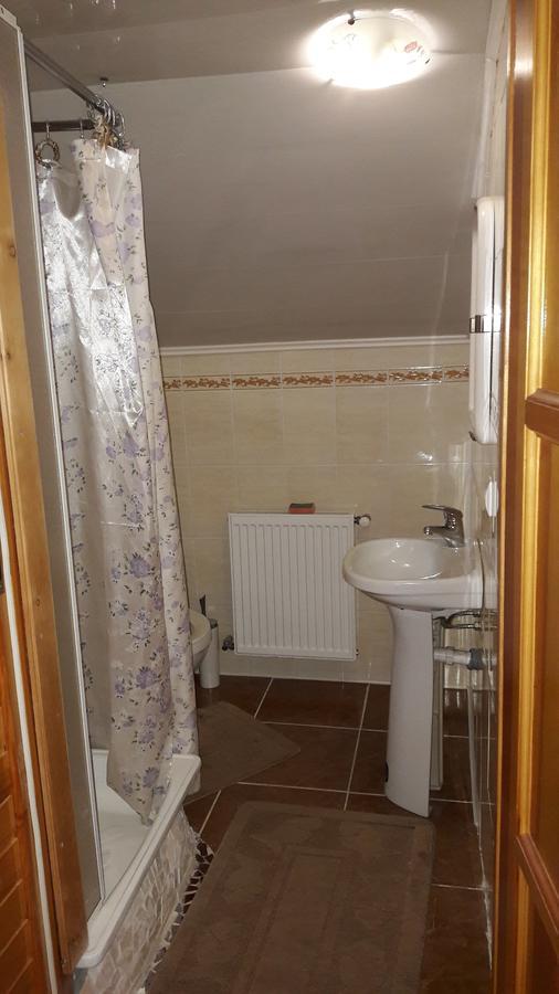 U Romana Jaremče Esterno foto