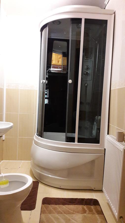U Romana Jaremče Esterno foto