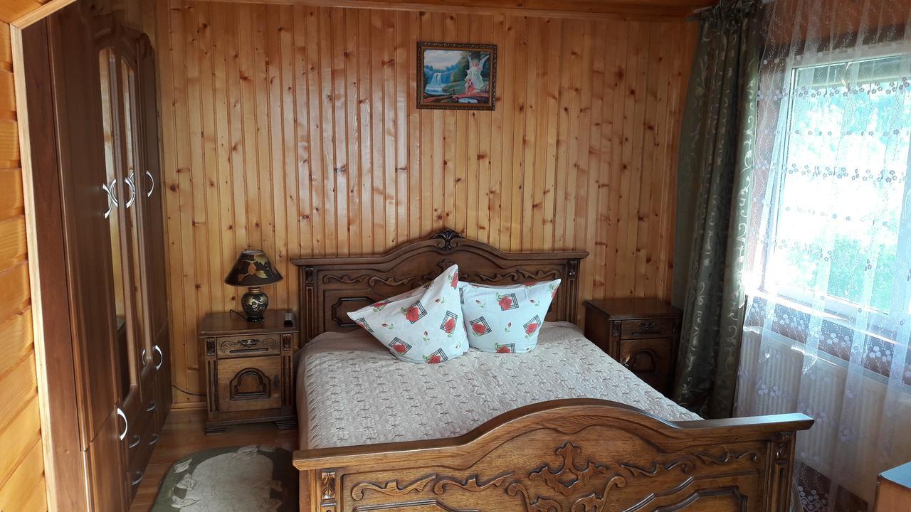 U Romana Jaremče Esterno foto