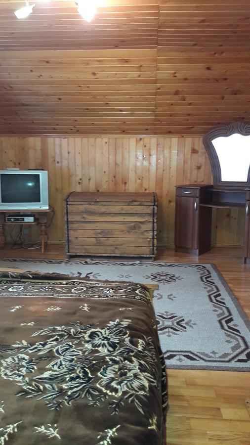 U Romana Jaremče Esterno foto