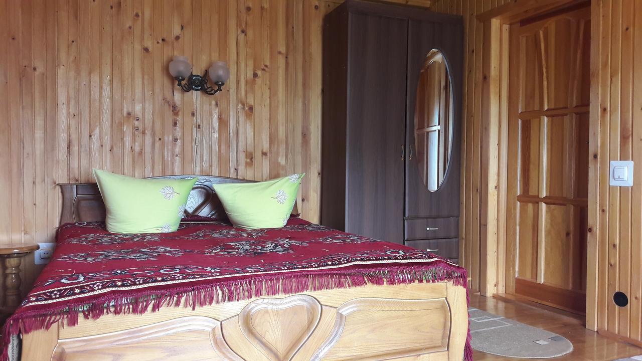 U Romana Jaremče Esterno foto
